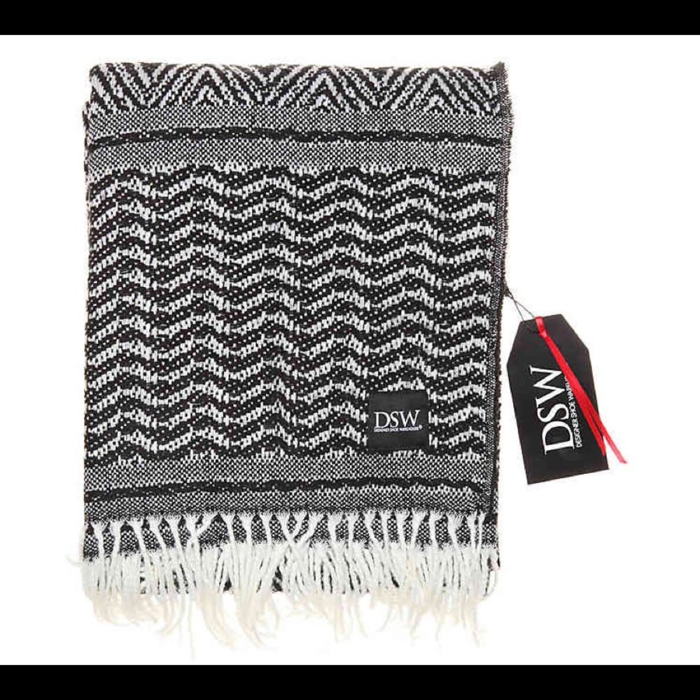 DSW New Black and white Blanket Throw
